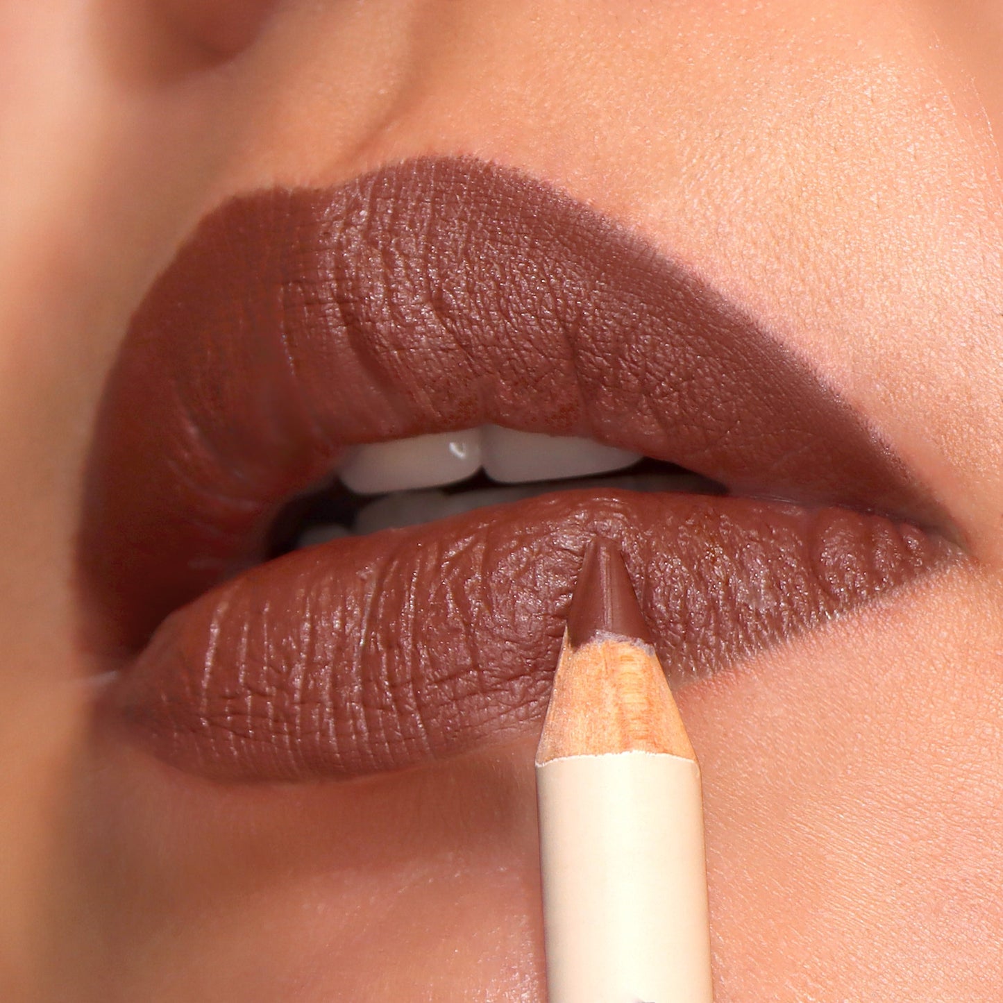 MUST-HAVE LIP LINER - MOIRA