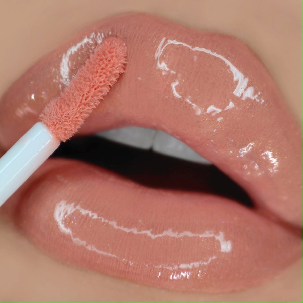 'ROYALTY' ULTRA DAZZLE LIPGLOSS - Compra Maquillaje y Artículos de Belleza | Belle Queen Cosmetics