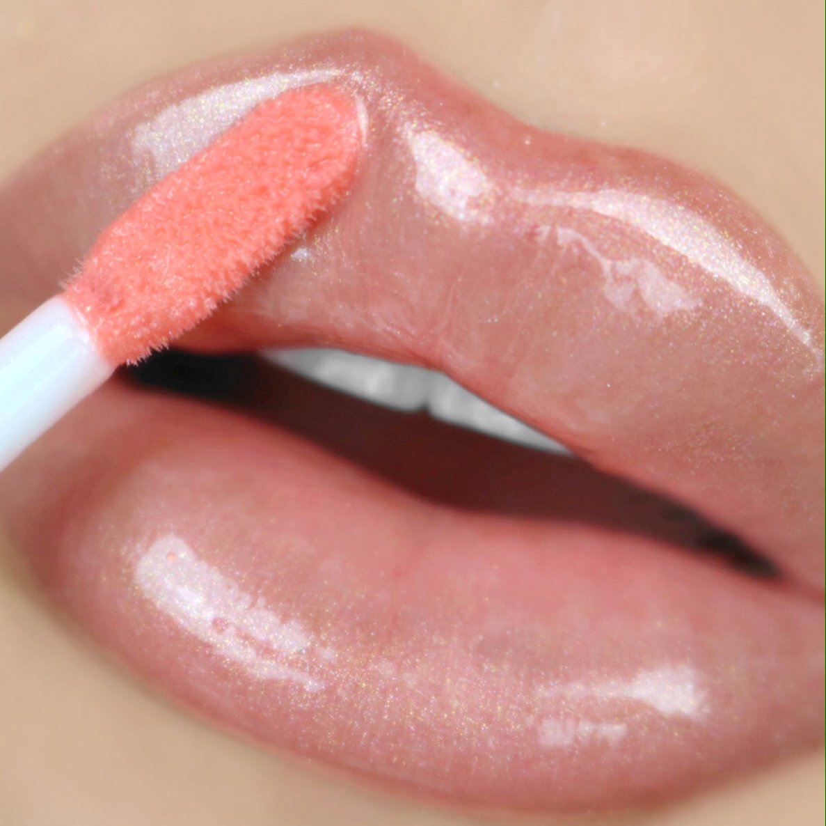 'VANITY' ULTRA DAZZLE LIPGLOSS - Compra Maquillaje y Artículos de Belleza | Belle Queen Cosmetics